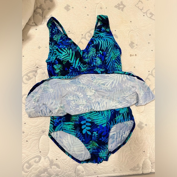 V-NECK SWIMDRESS - Picture 3 of 7